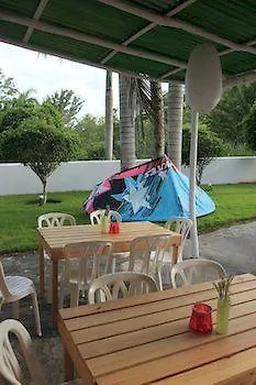 Hostel Laguna Park Καμπαρέτε 2*,